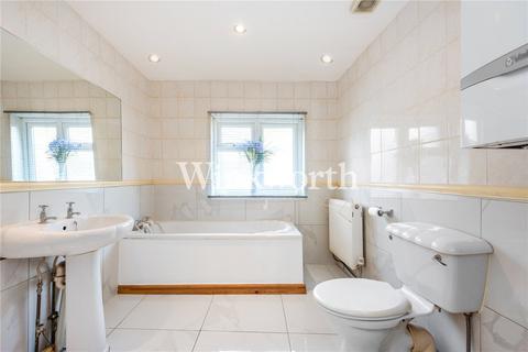 15 Birstall Road, London, N15 5EN
