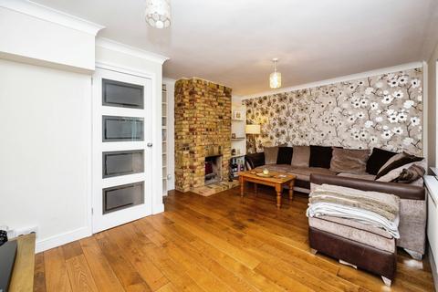 3 bedroom end of terrace house for sale, Rectory Way, Kennington, Tn24