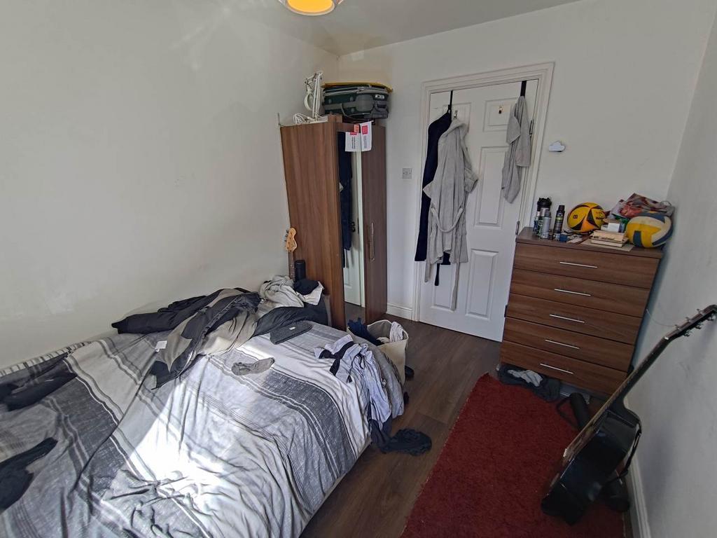 Room 5 (2)