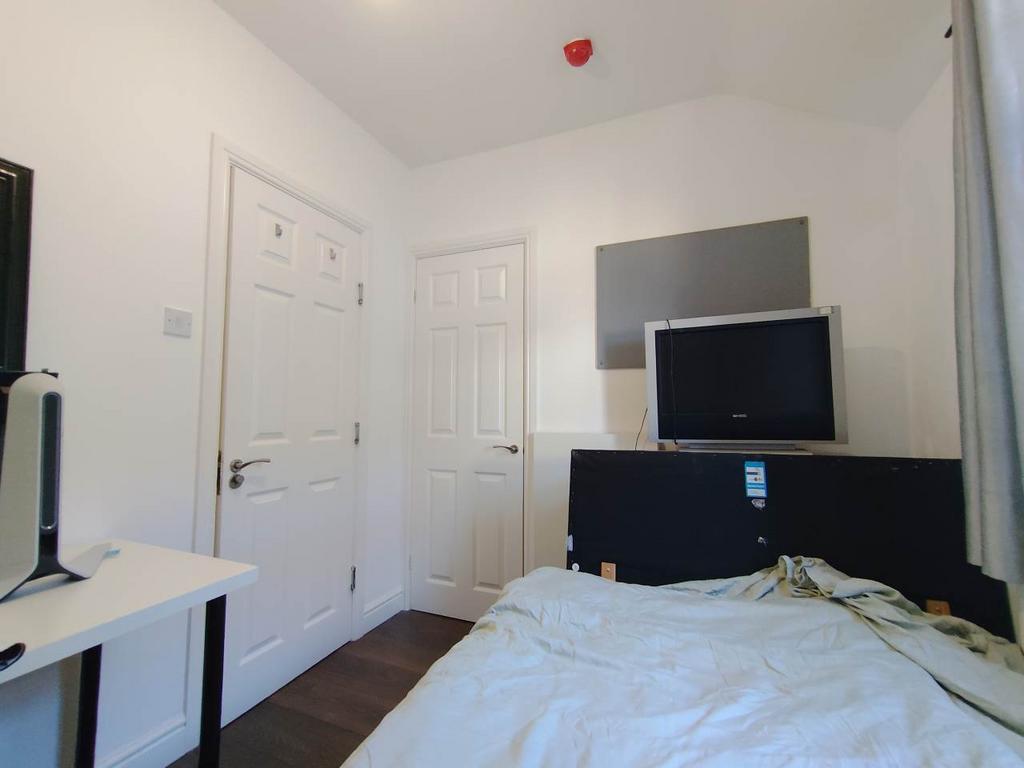 Room 4 (2)