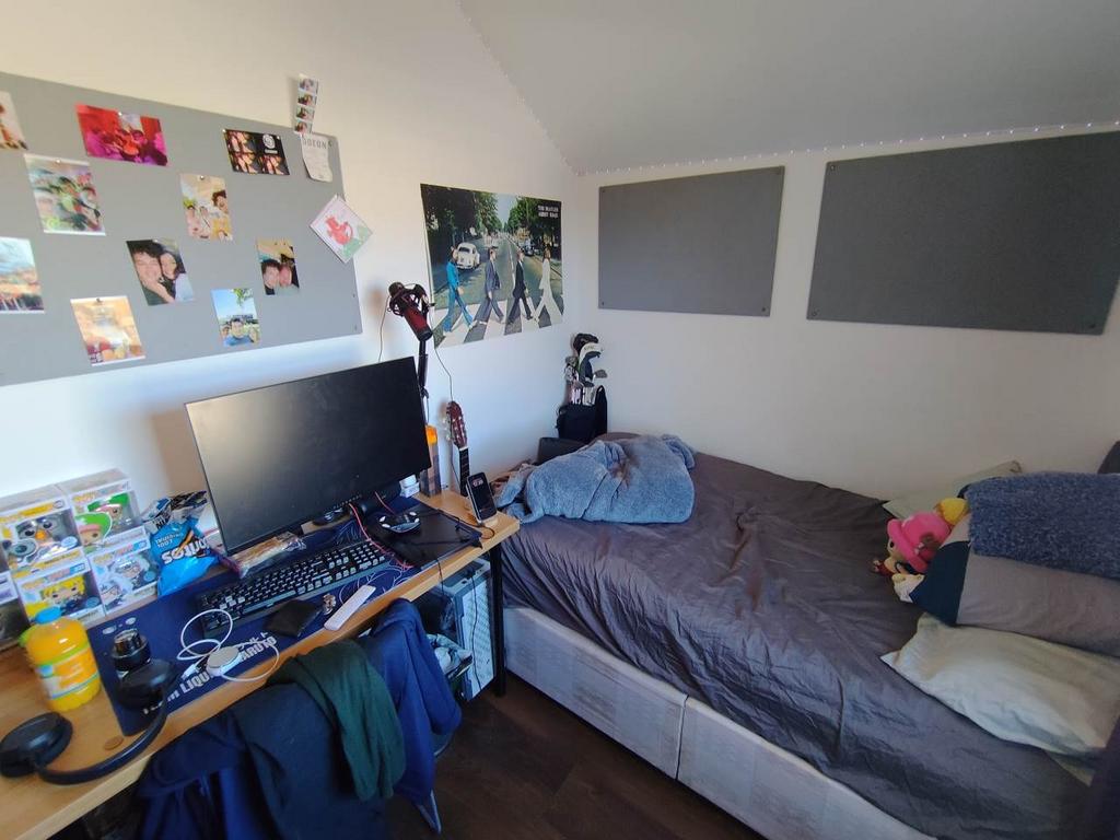 Room 3 (2)