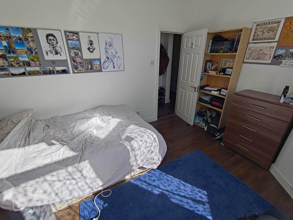 Room 1 (2)
