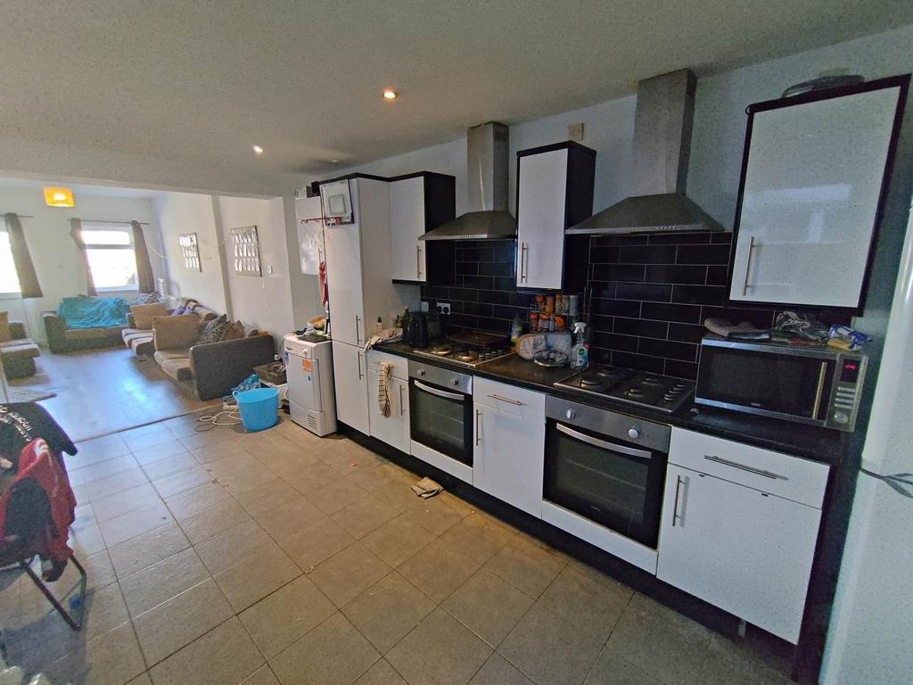 Kitchin dining area