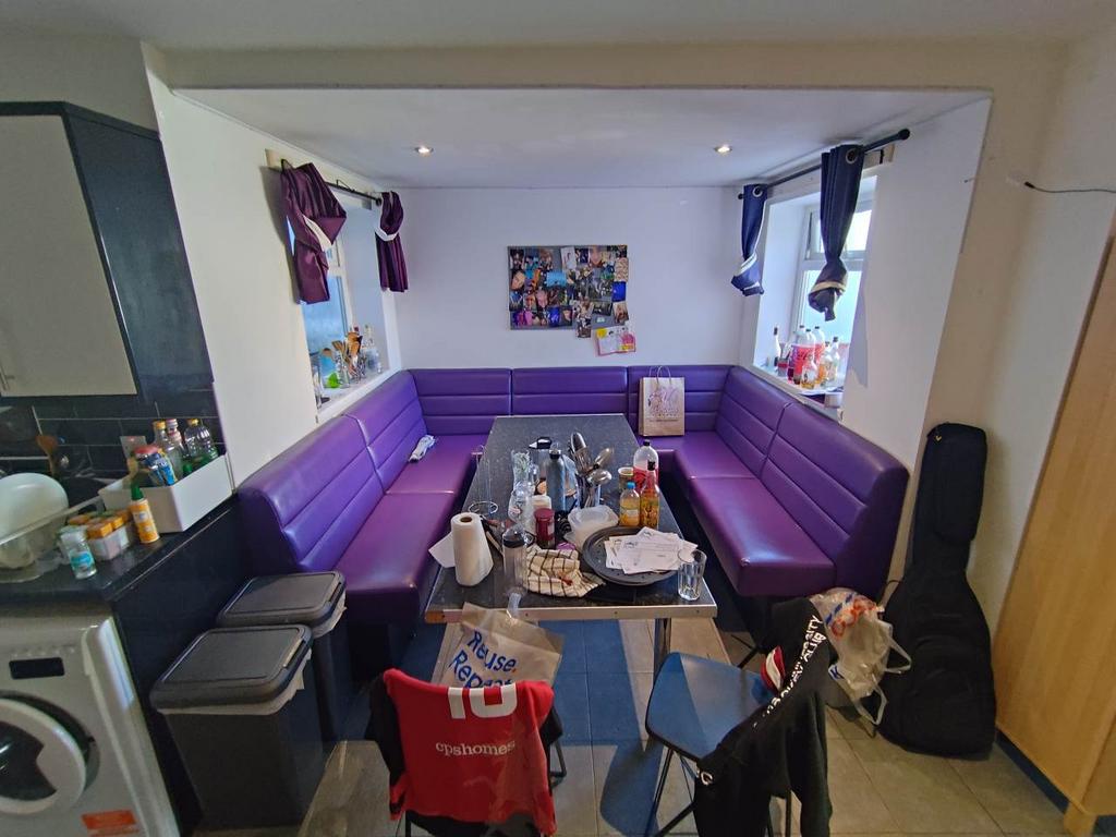 Kitchin dining area