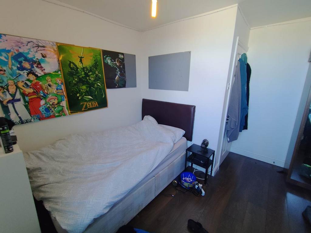 Room 7 (2)