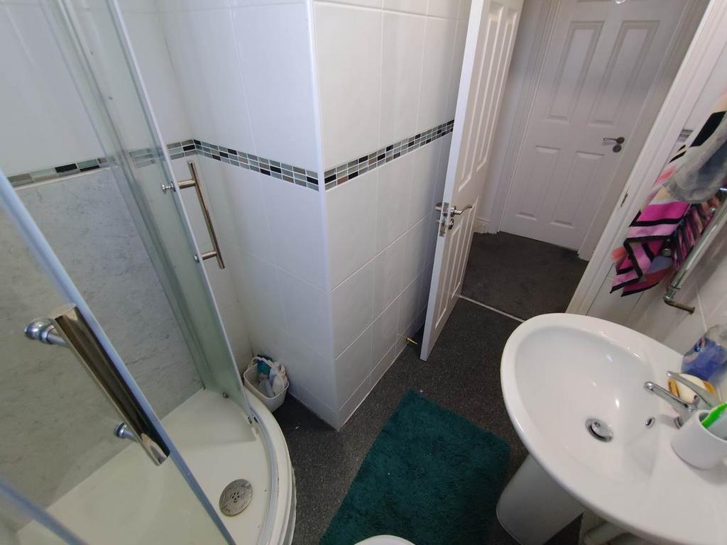 Top Floor Shower Roo