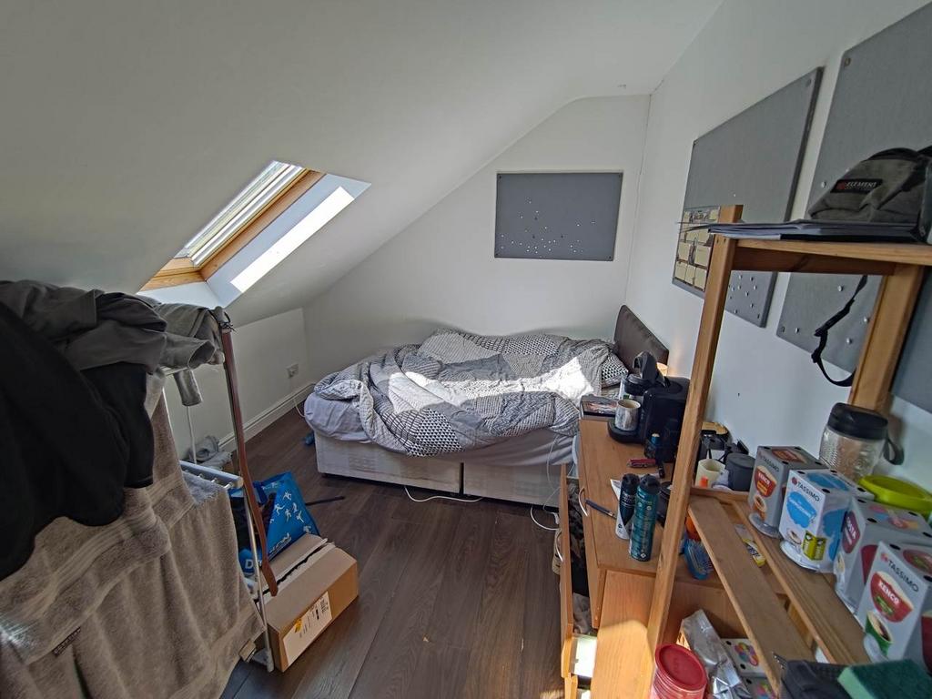 Room 8 (1)