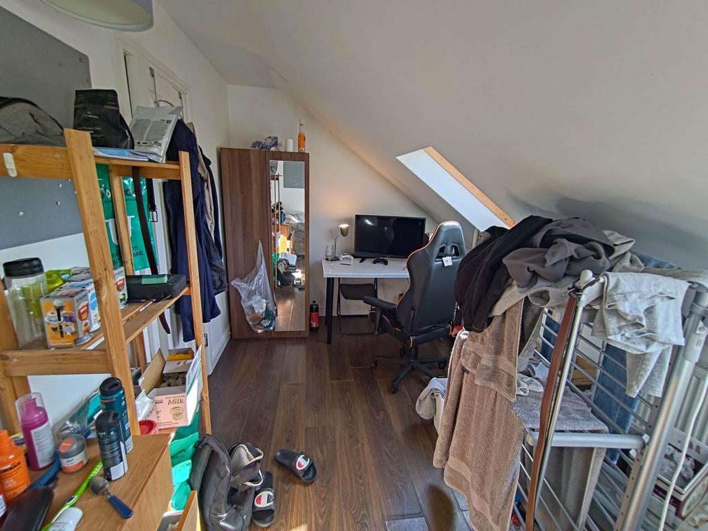 Room 8 (2)
