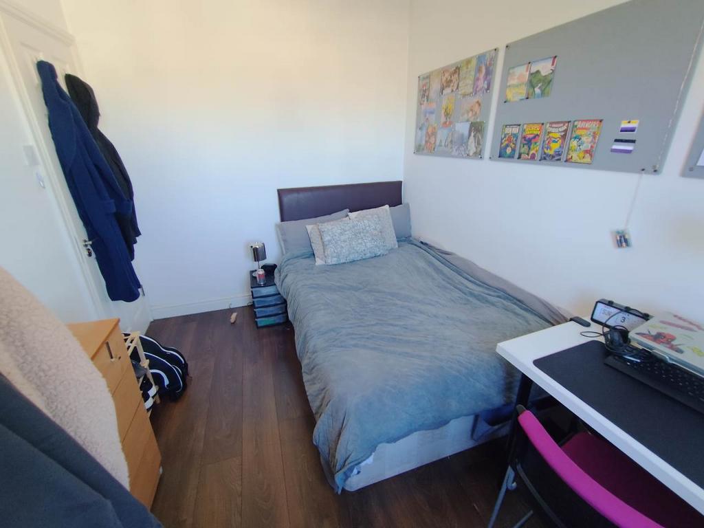 Room 9 (2)