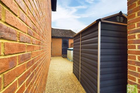 2 Caesars Gate, Warfield, Bracknell, RG42 3AF