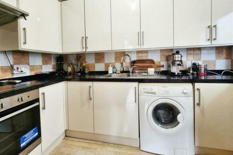 1 bedroom apartment to rent, Grand Drive, Raynes Park, SW20