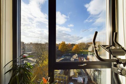 1 bedroom apartment for sale, Triangle Road, London