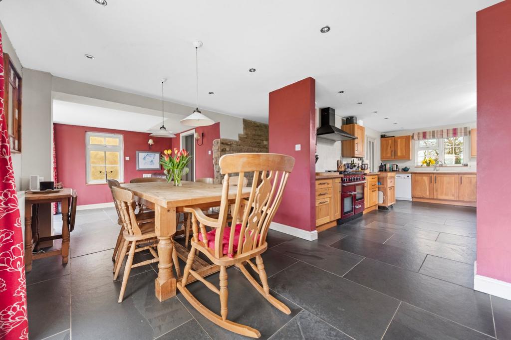 Buckland Road, Bampton, Oxfordshire... 4 bed semidetached house for