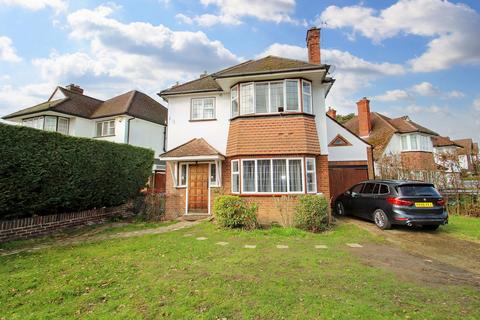 4 bedroom detached house to rent, Chesterfield Drive, Hinchley Wood, KT10