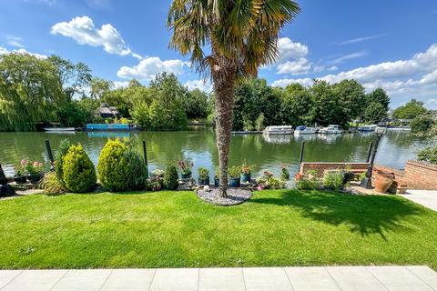 5 bedroom detached house for sale, Superb Riverside Home - Wraysbury, Berkshire