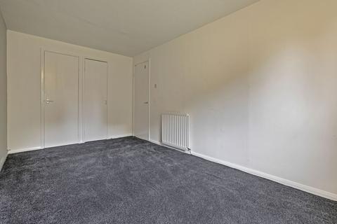 2 bedroom flat to rent - Millroad Gardens, Calton