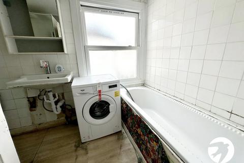 1 bedroom flat for sale, Furley Road, London, SE15