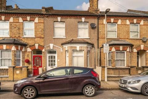 3 bedroom terraced house for sale - Keogh Road, London, E15