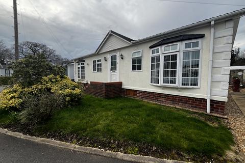 2 bedroom bungalow for sale - Chesters Croft, Cheadle Hulme