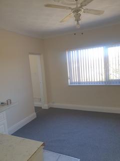 1 bedroom apartment to rent - Flat 8 15 National Avenue, HULL