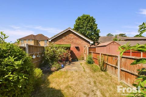 20 Ashdale Close, Staines-upon-thames, TW19 7BA