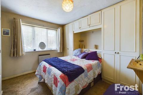 20 Ashdale Close, Staines-upon-thames, TW19 7BA