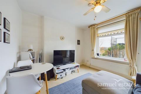 1 bedroom flat for sale, Shrubbery Road, Streatham, SW16