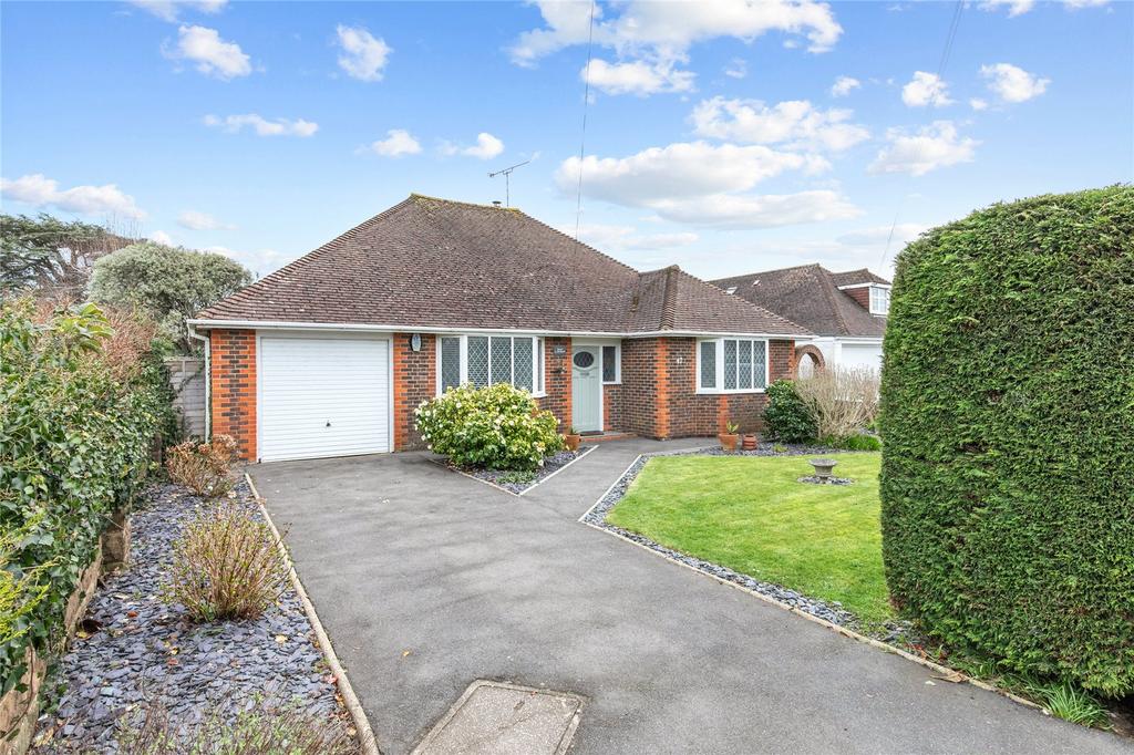 Sea Lane, East Preston, Littlehampton, West Sussex, BN16 3 bed bungalow