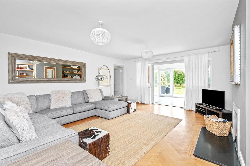 Sea Lane, East Preston, Littlehampton, West Sussex, BN16 3 bed bungalow