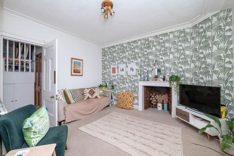 2 bedroom flat for sale - 2f 9 Westhall Gardens, Bruntsfield, Edinburgh, EH10 4JJ