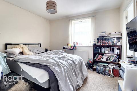 5 bedroom link detached house for sale, Stour Close, Harwich