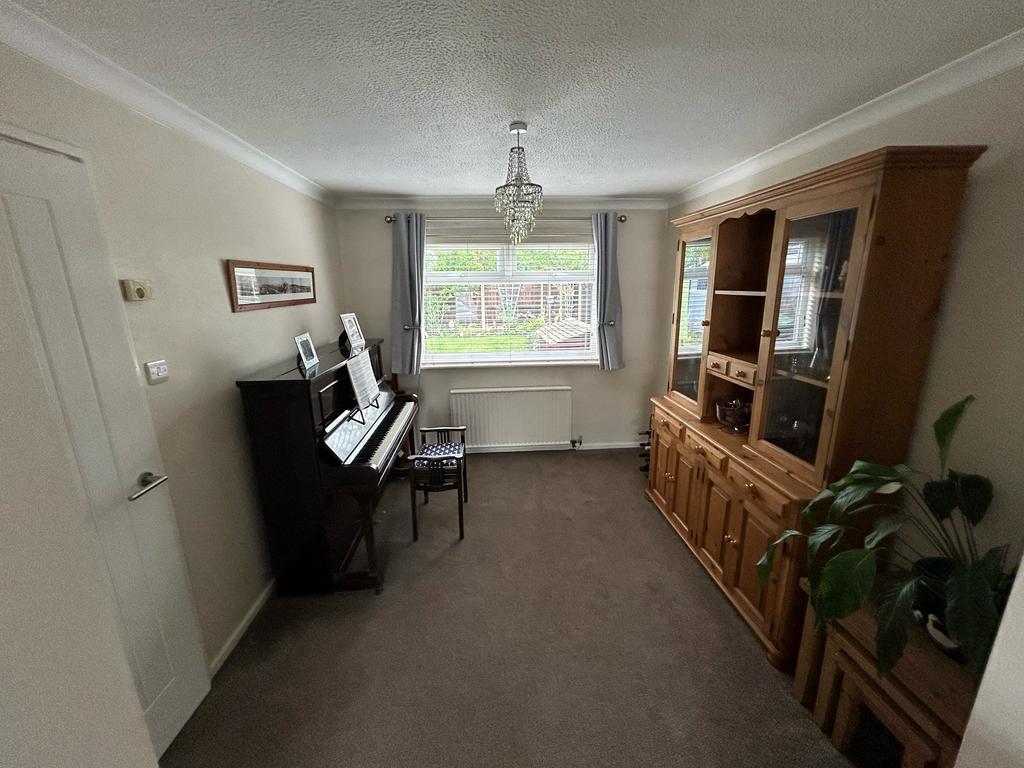 20 hendham close dining.jpg