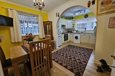 2 bedroom bungalow for sale - Wordsworth Avenue, Warrington