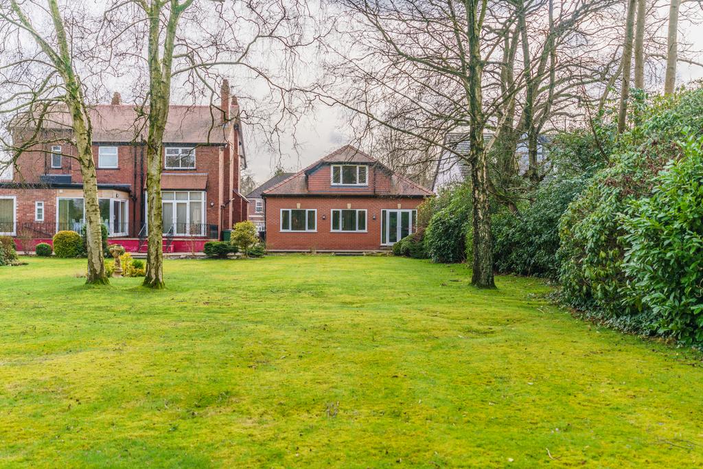 a Manor Road, Bramhall 3 bed detached bungalow for sale - £650,000