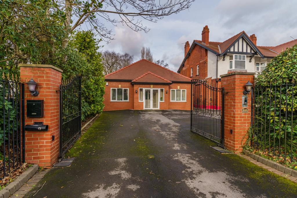 a Manor Road, Bramhall 3 bed detached bungalow for sale - £650,000