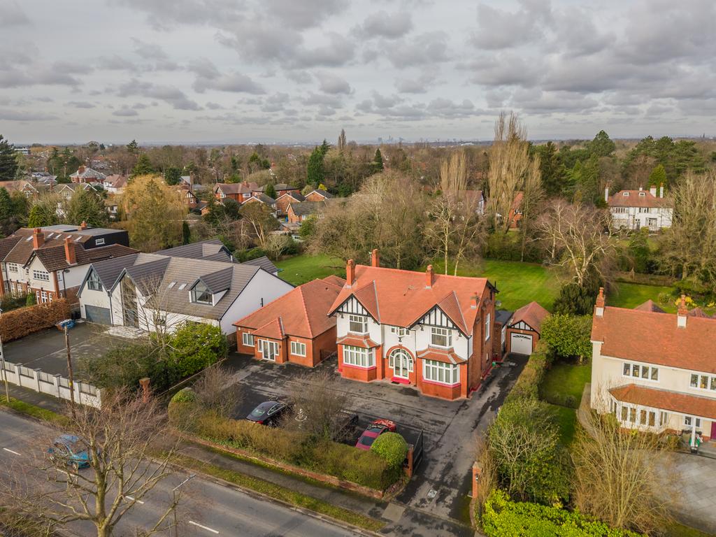 Manor Road, Bramhall 5 bed detached house - £1,450,000