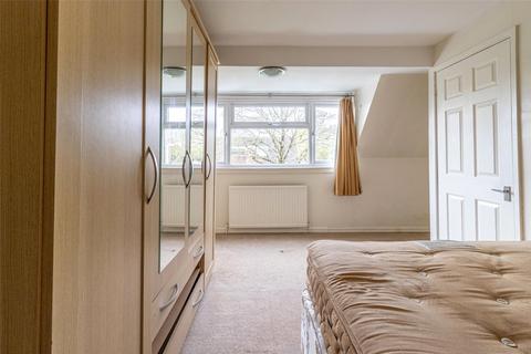 1 Falconscroft, Swindon, SN3 5AF