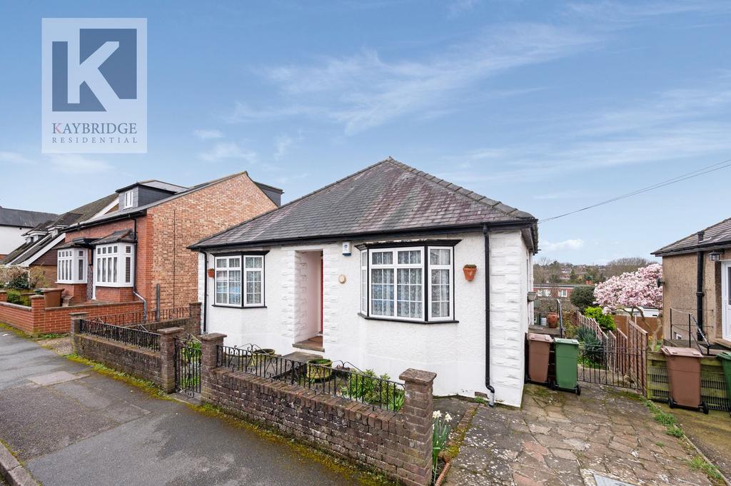 Moreton Road, Worcester Park, KT4 3 bed detached bungalow for sale £