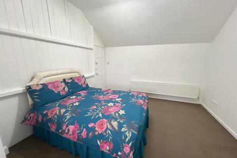 17 Highfield Range, Manchester, M18 7LR