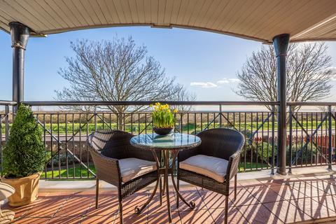Flat 4, Blake Court, 120 Admirals Walk, Shoeburyness, Southend-on-sea, SS3 9FN