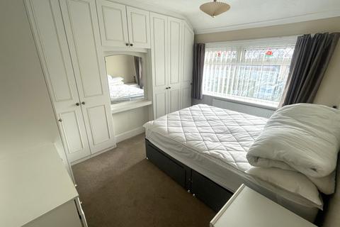 3 bedroom semi-detached house for sale - Wordsworth Road, Reddish