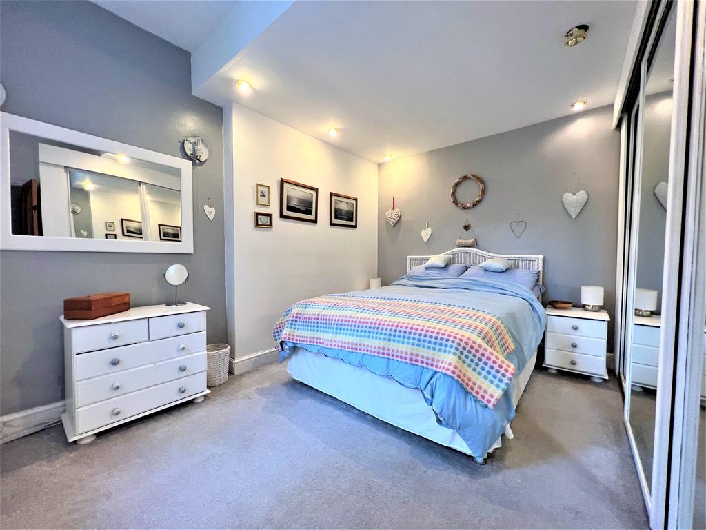 Bedroom 1.jpg