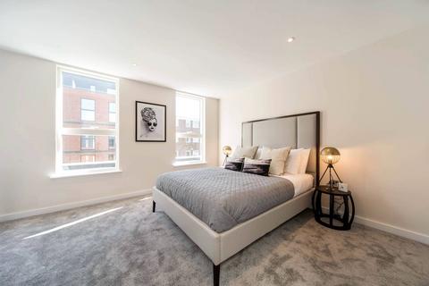 3 bedroom semi-detached house for sale - Kings Avenue, Clapham Park, London, SW4