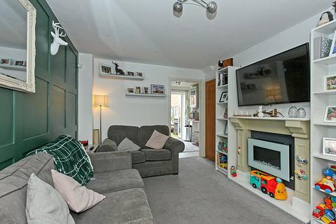 2 bedroom terraced house for sale - Green Oak Crescent, Iwade, Sittingbourne, ME9