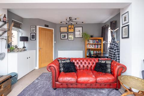 12 Forge Road, Kenilworth, CV8 2HR