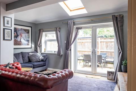 12 Forge Road, Kenilworth, CV8 2HR