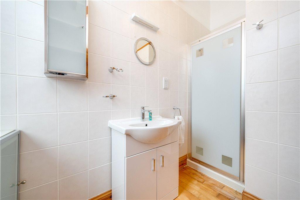 Main En-Suite