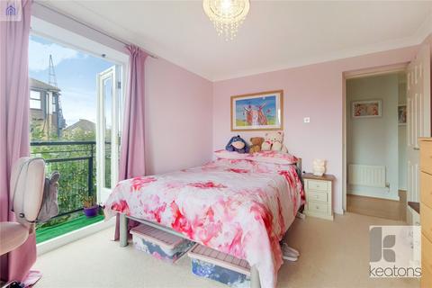2 bedroom flat to rent - Caernarvon House, 8 Audley Drive, London, E16