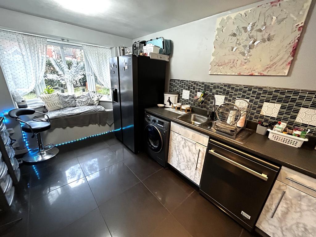 Kitchen2.jpeg