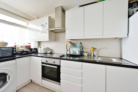 2 bedroom flat for sale, Highcliffe Drive, Roehampton, London, SW15